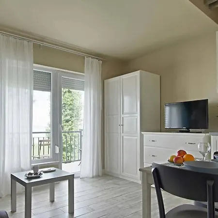 Apartment 101 *